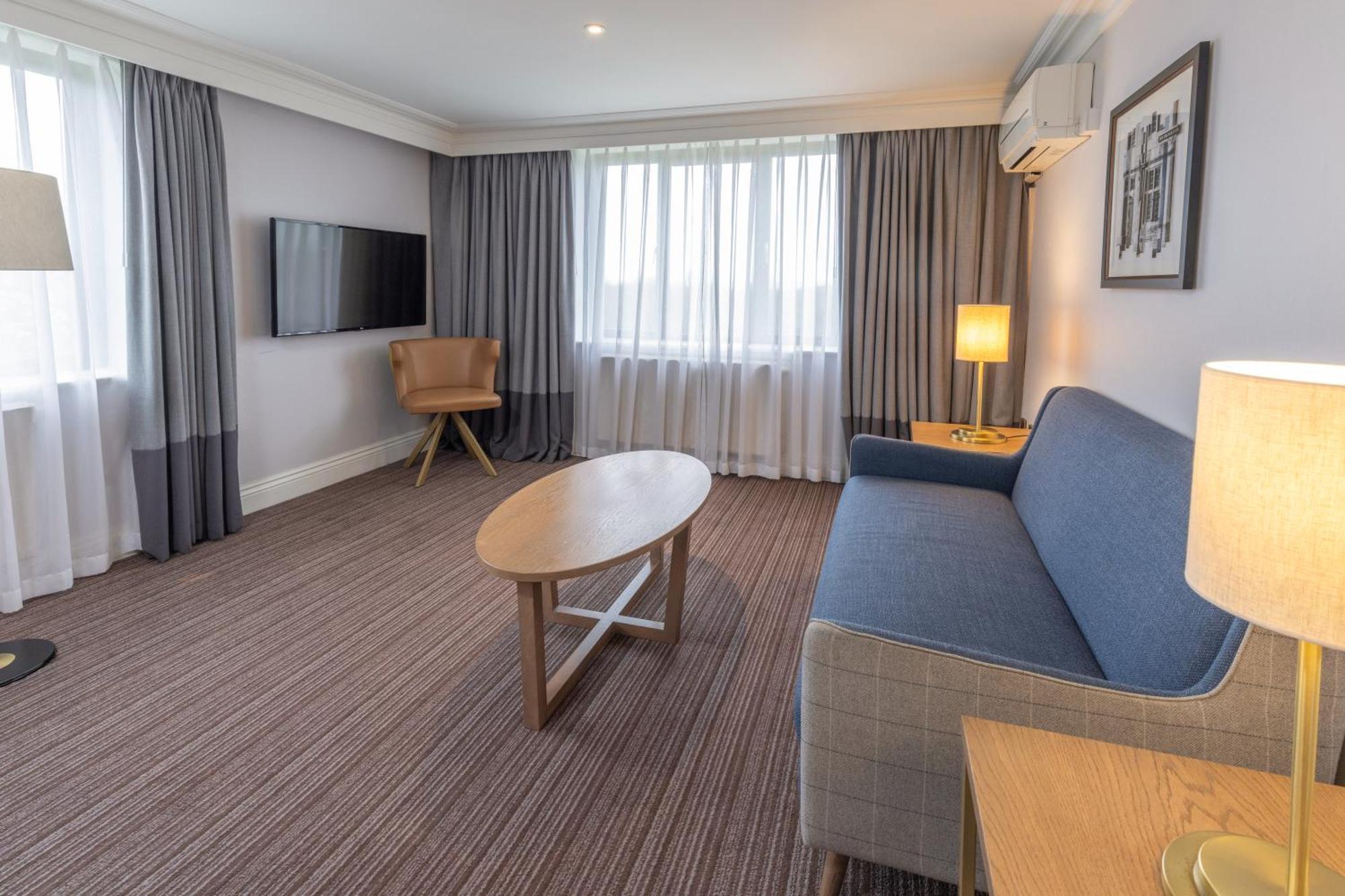 Oxford Belfry & 4*